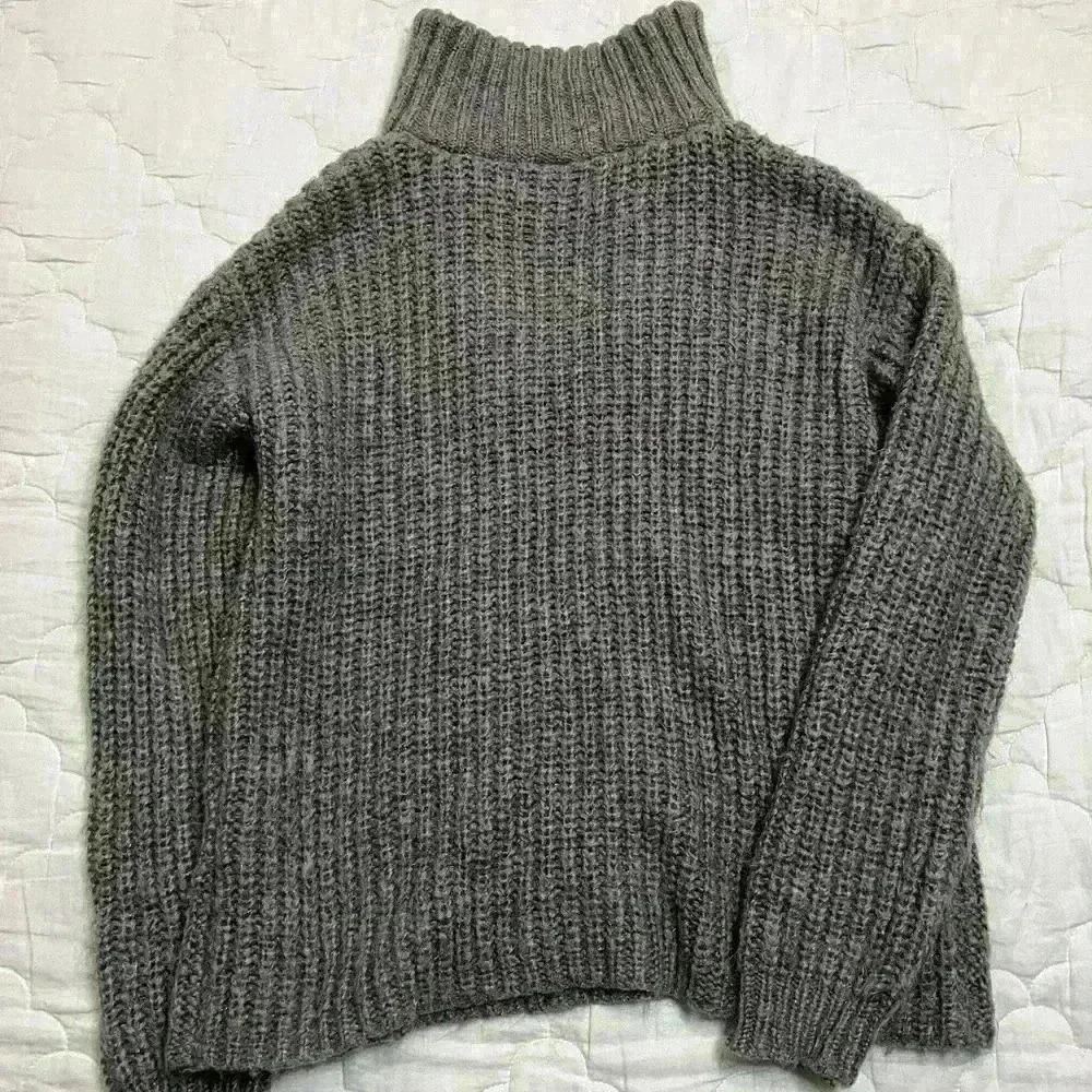 John + Jenn  Sweater grey size small - Picture 9 of 10